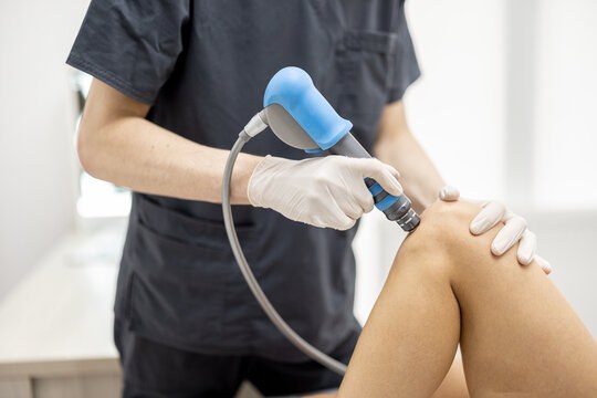 Radial shockwave therapy applied to the knee for patellar tendinopathy